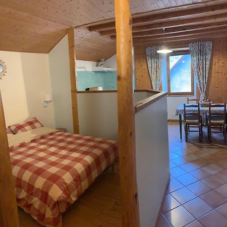 Bed and Breakfast La Tourtette Ле-Деволюи Экстерьер фото